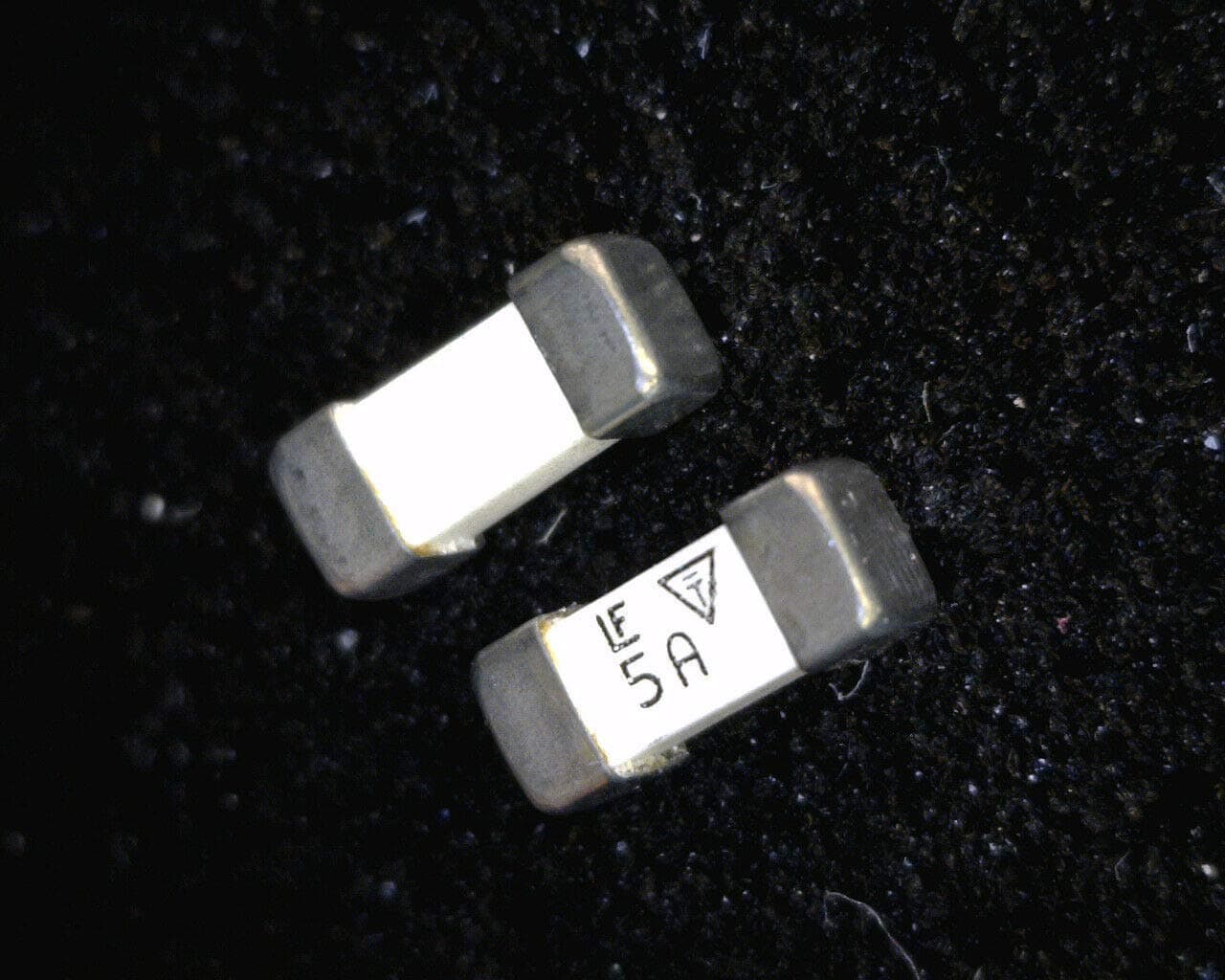 LITTELFUSE 0454005.MR 454 Series R451005 125 V 5 A 6.1 x 2.69 mm NANO2 Surface Mount Ceramic Fuse - 5 Item(s)