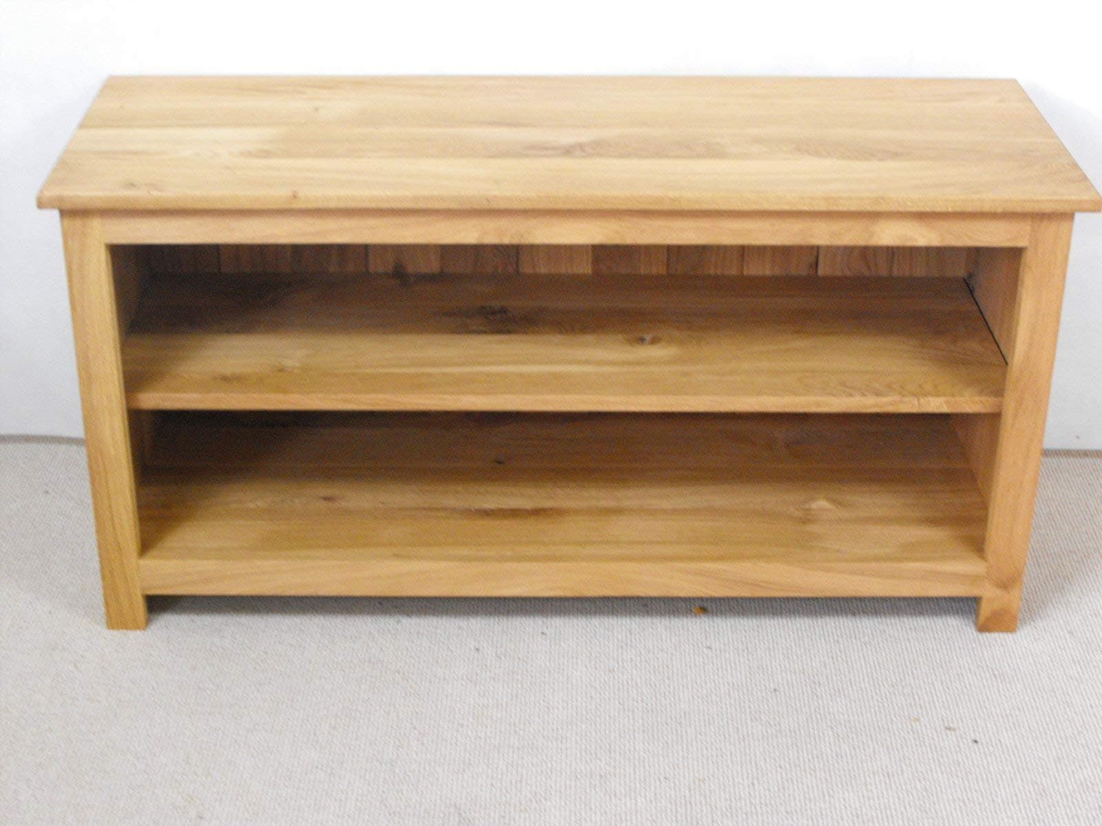 Medium 900 to 1000mm Oak TV unit/stand with adjustable shelves