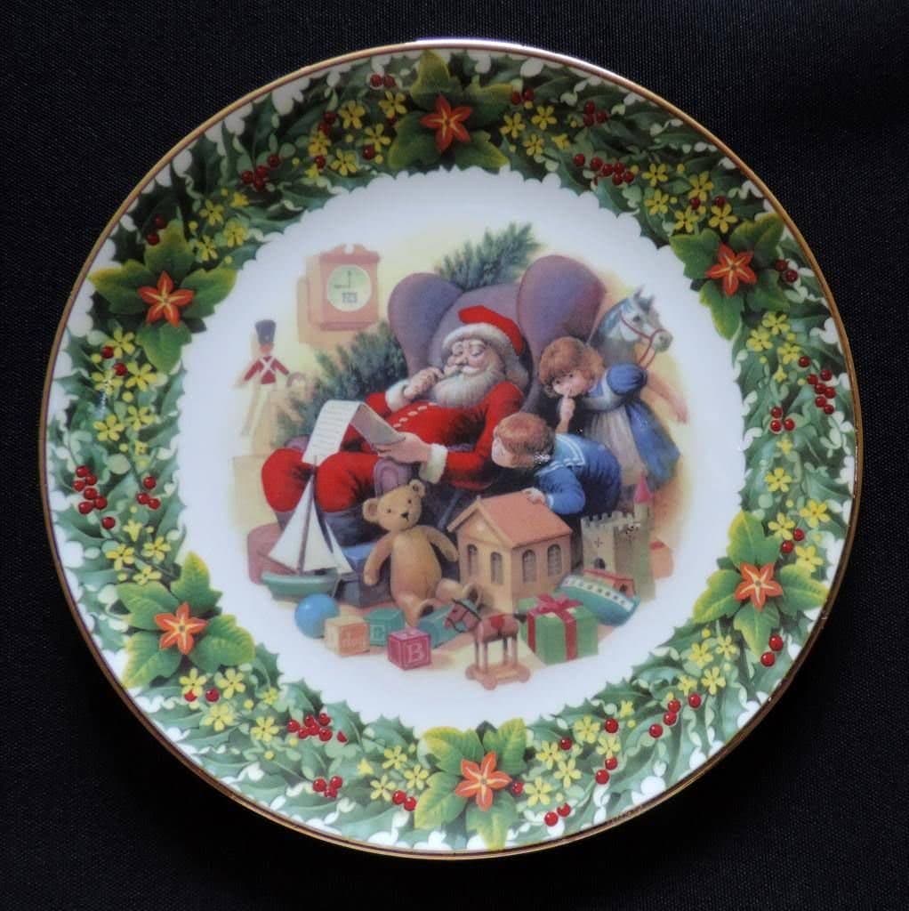 ROYAL ALBERT christmas plate 1999 - SANTAS LITTLE LIST-BNIB -UK MADE - RETIRED