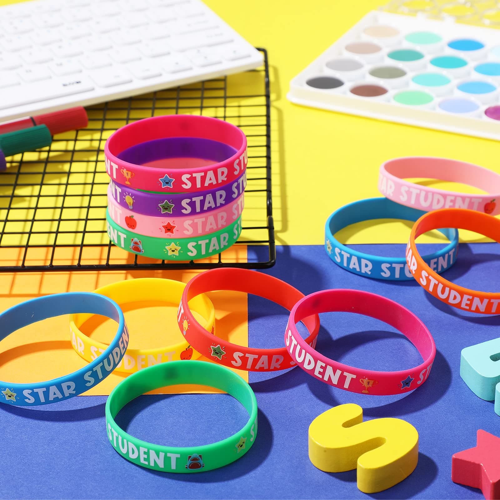 Aoriher Star Student Bracelets 8 Colors Student Wristbands Reward Silicone Star Rubber Bracelet for Sports Office Substitute Teacher Recognition Award Supplies Education Kid Activity, 2.5 x 0.5 inches