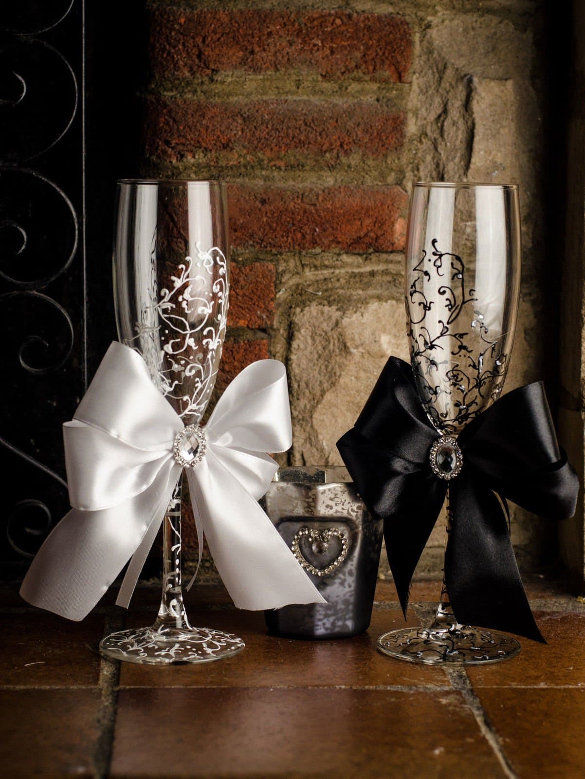 KameaHandCraft Hand Painted Wedding Bride and Groom White&Black Bow Champagne flutes glasses