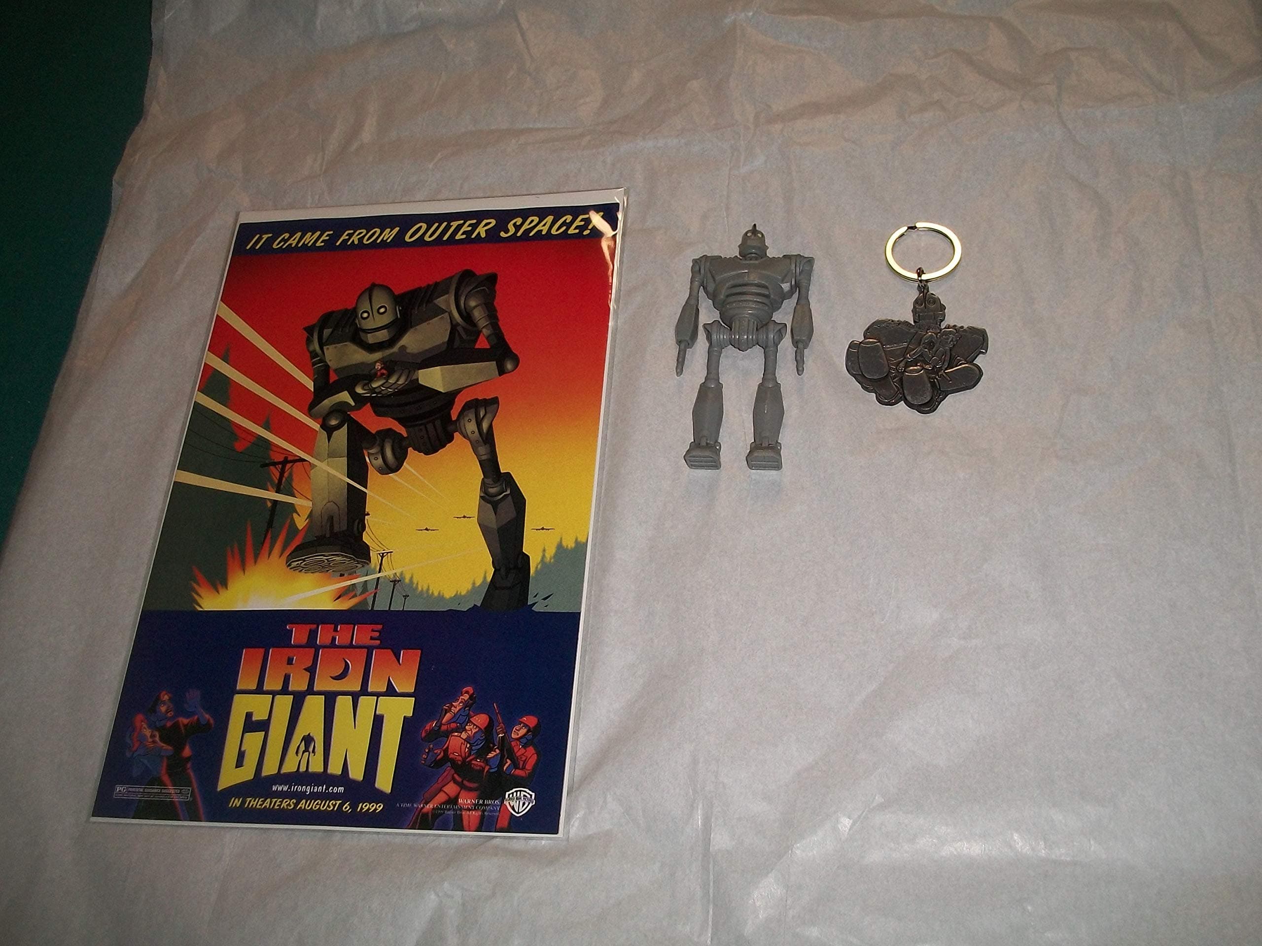 The Iron Giant Jointed (4.25 inches Tall) Figure Plus Metal (Pewter 2"x2") Key Chain Promo Teaser 6 Page Comic
