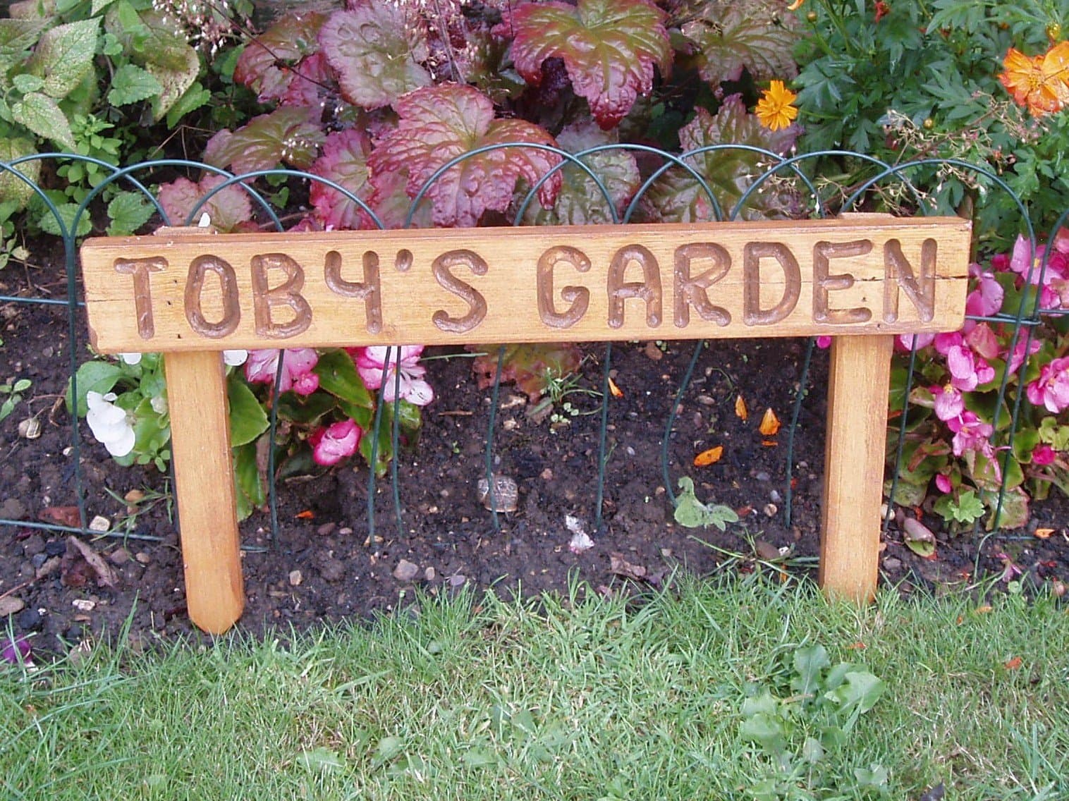 Pottyplanters Personalised handmade pre assembled wooden 70mm high oak stained garden sign