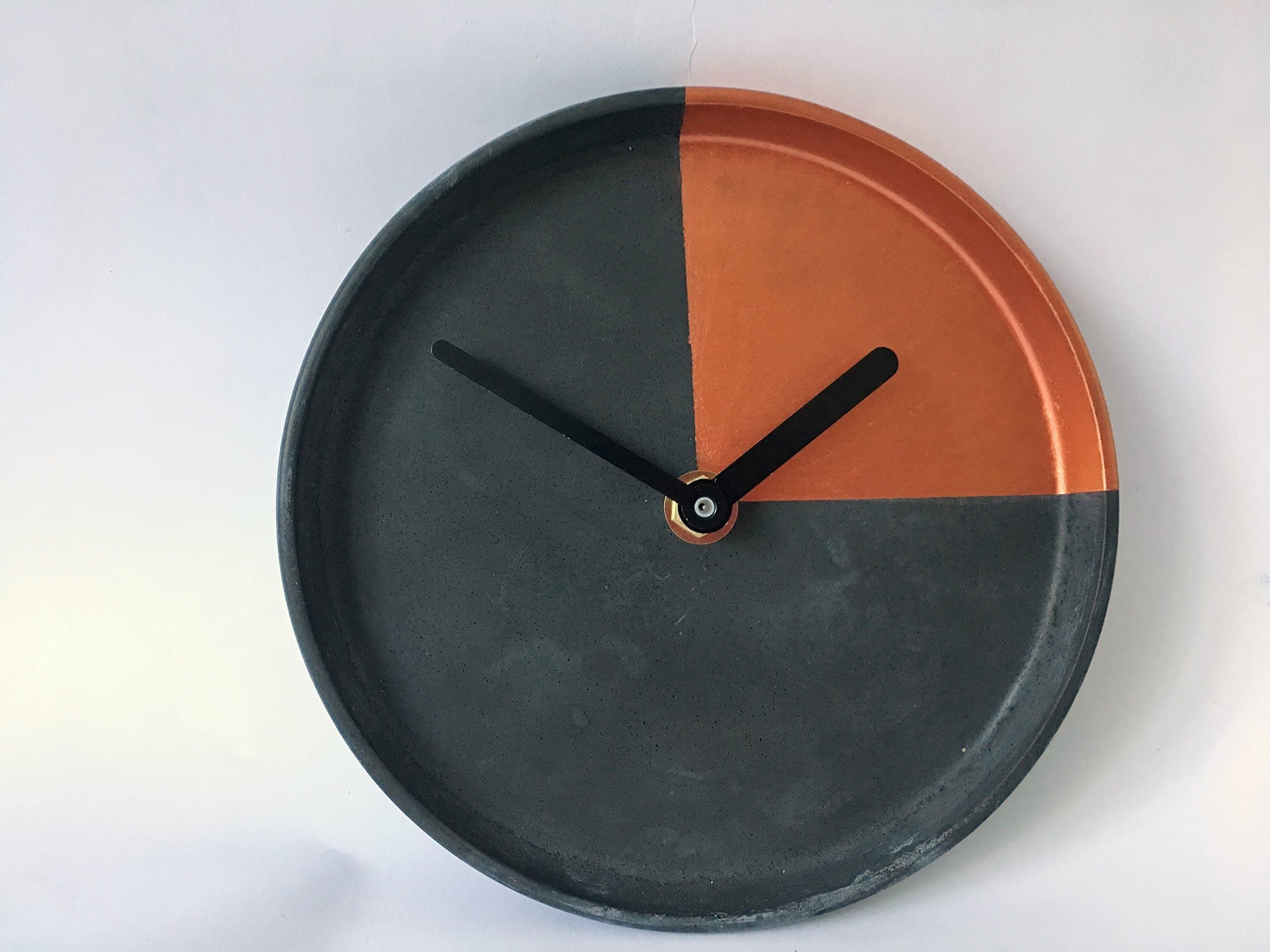 Concrete clock wall"15 minutes"