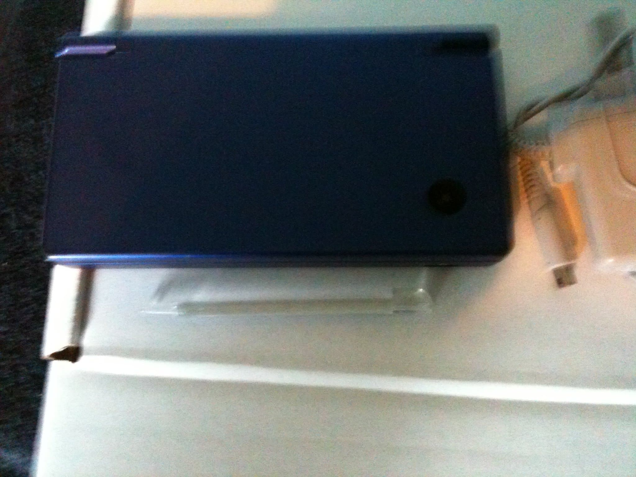 Nintendo DSi Handheld Console (Metallic Blue)