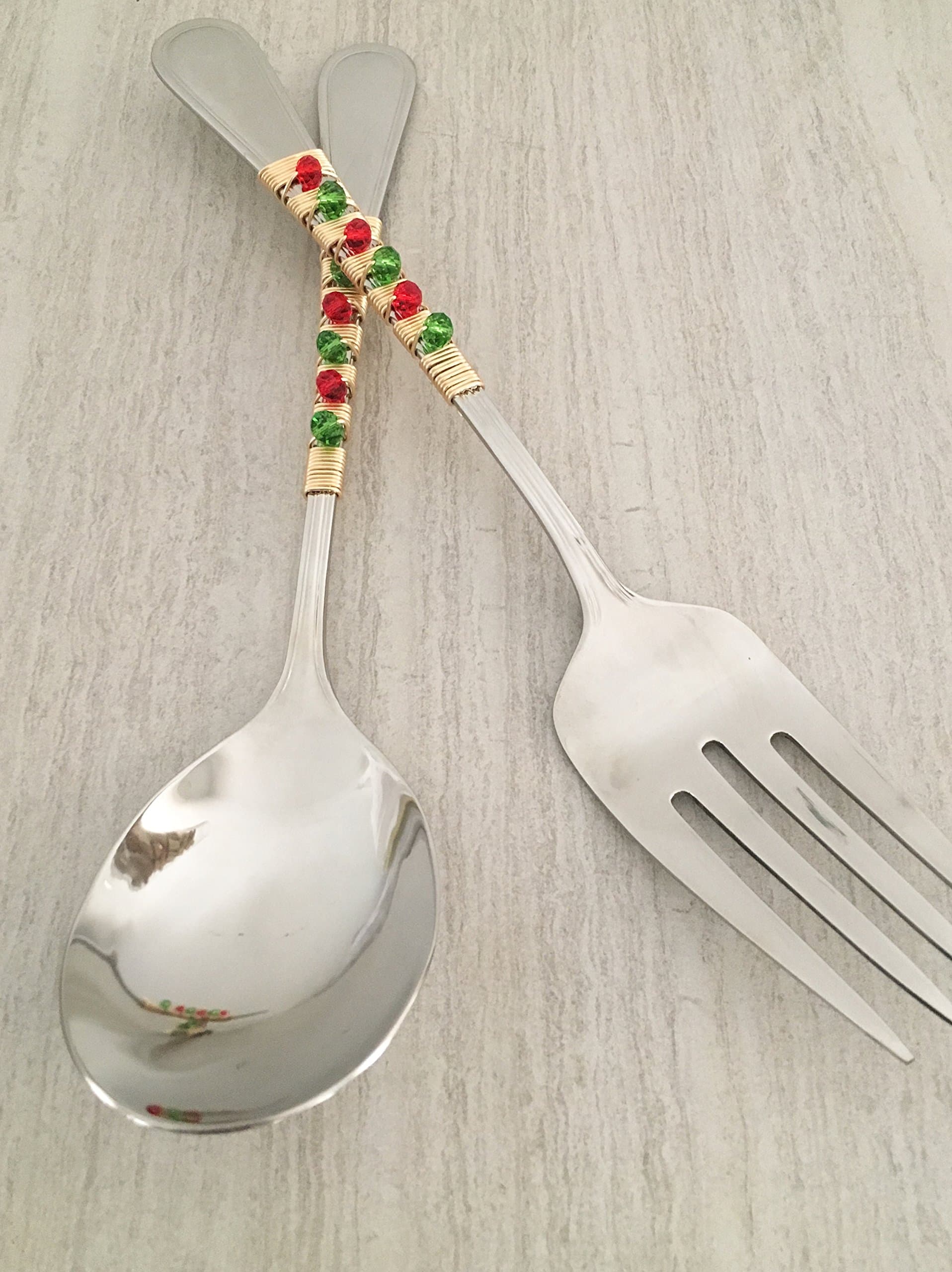 Red & Green Christmas Golden Wire Solid Serving Spoon & Fork Set