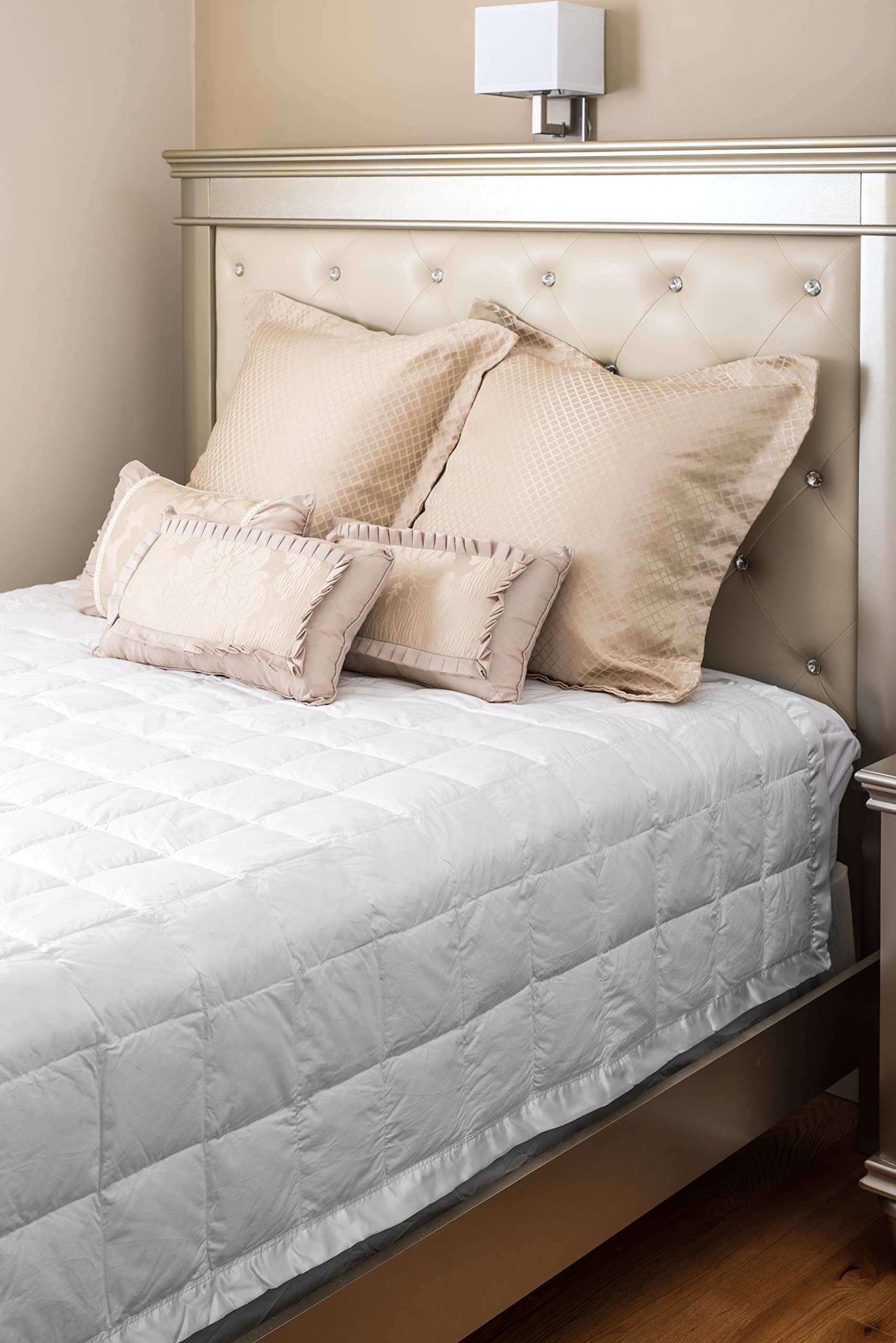 Downtown Feather Classic White Down Blanket (Queen 90" x 96", White)