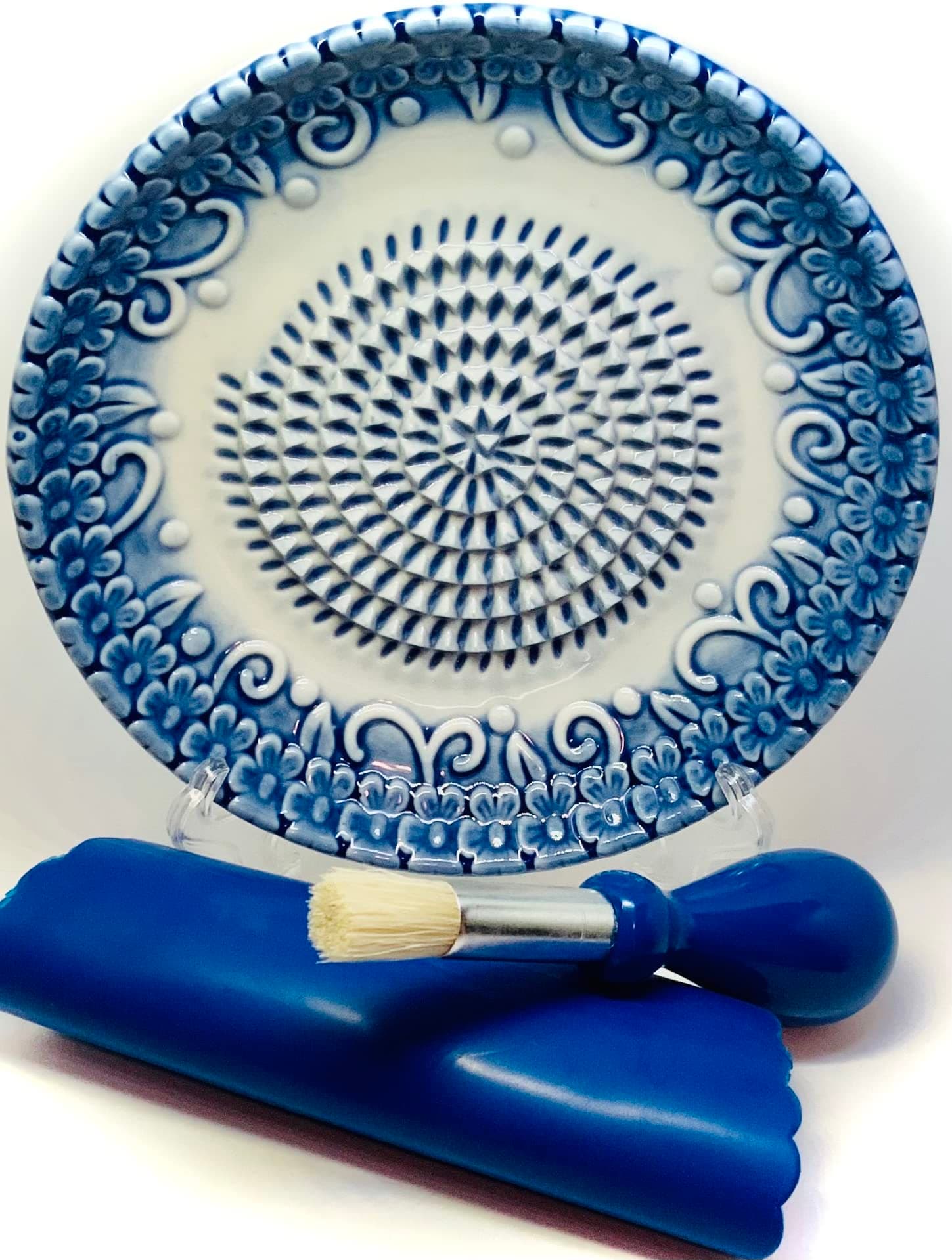 All-in-one Premium Ceramic Garlic Grater Plate 4-Piece Set - Blue Embossed Design and Style - For Garlic, Ginger, Chocolate, and more! - Comes with 5.25" Plate, Peeler, Brush, and Stand